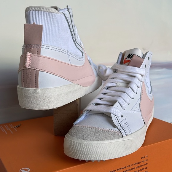 Nike WMNS BLAZER MID '77 JUMBO
WHITE/ATMOSPHERE-PINK
OXFORD-SAIL-SUMMIT
WHITE - Picture 12 of 16